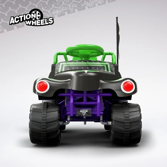 Monster Jam Grave Digger Ride On Car Monster Truck (6 Volt) - Picture 6 of 7